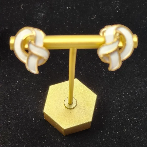 Crown Trifari Gold and White Enamel Brooch and Earring Knot Set - Picture 2 of 13